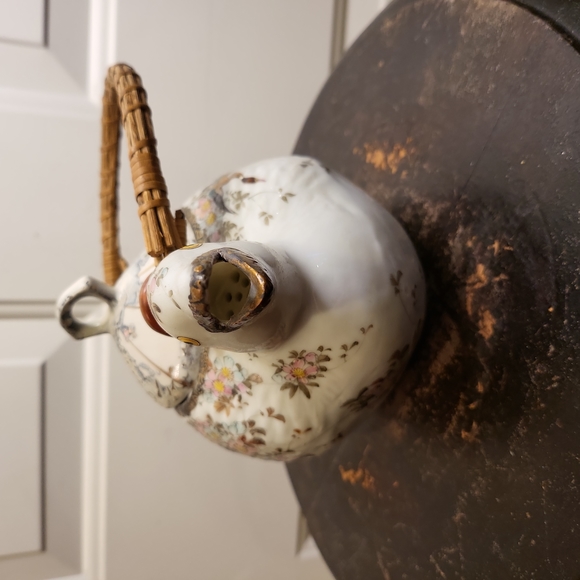 Antique Signed Chinese Duck Porcelain Ceramic Teapot w/ Wicker Handle - Picture 4 of 12